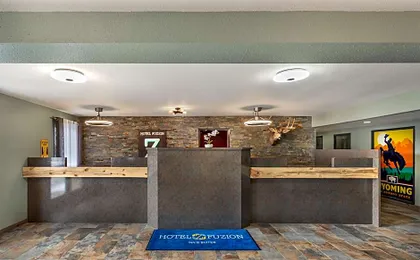 Hotel Fuzion Inn & Suites