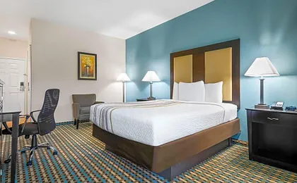 La Quinta Inn & Suites by Wyndham Stonington-Mystic Area