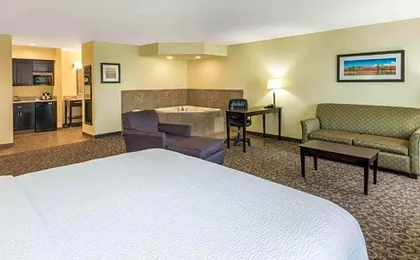 La Quinta Inn & Suites by Wyndham Las Vegas Airport South
