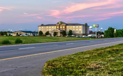 Holiday Inn Express & Suites Salina