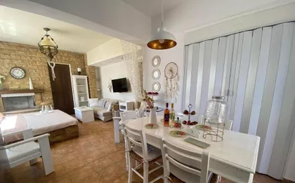 Evi's Afandou Suite - Vintage & Modern