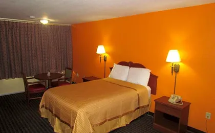 Red Carpet Inn - Augusta