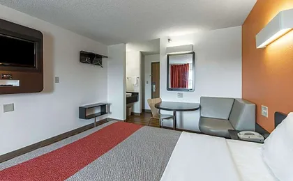 Motel 6 Omaha, NE - Central