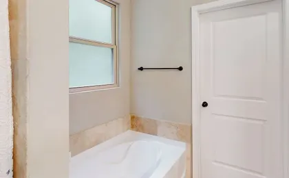 2 Mi to Beach! Group-friendly Navarre Getaway
