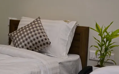 Hotel Noble Nook 100 ft. Road Indiranagar