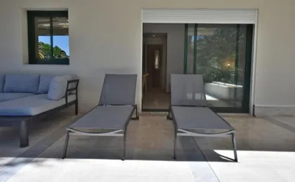 Stunning 3-Br Apartment with Large Terrace and Pool