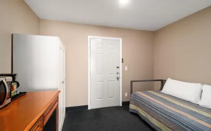 Clearwater Lakeshore Motel