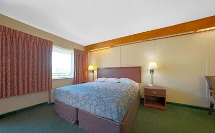Broadway Inn by OYO Portland Downtown