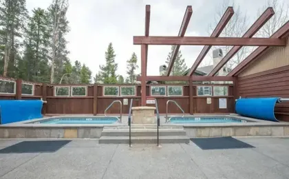 3 Bedroom Plus Loft Condo Near Snowflake Lift at Elk Ridge Townhomes