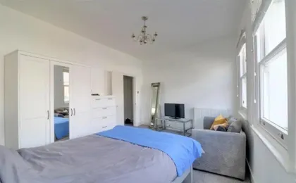 Replingham Road Apartment