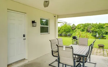 Port Charlotte Home w/ Sunroom, Grill & Fire Pit!