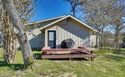 Quiet Bandera Country Home w/ Medina River Access!