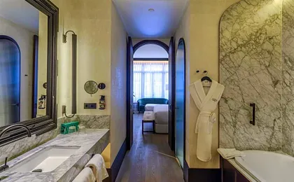 Hotel Montera Madrid, Curio Collection by Hilton