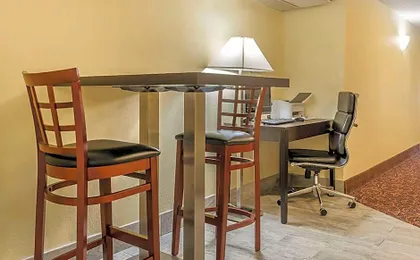Quality Inn & Suites Pittsburgh Harmarville