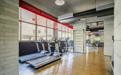 Your Complete Stay in a Building With a Pool Just Steps From the Subway - FRE