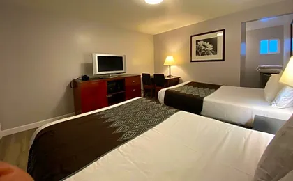 Colonial Motel