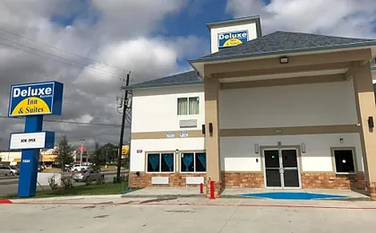 Deluxe Inn & Suites - Baytown
