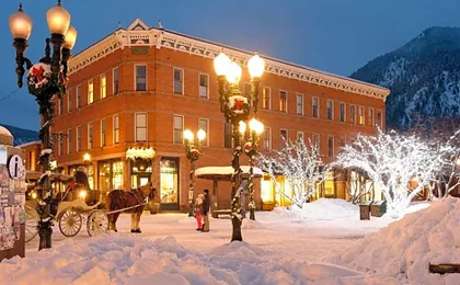 Independence Square 300, Newly Renovated Studio in Downtown Aspen, w/ Rooftop & Hot tub