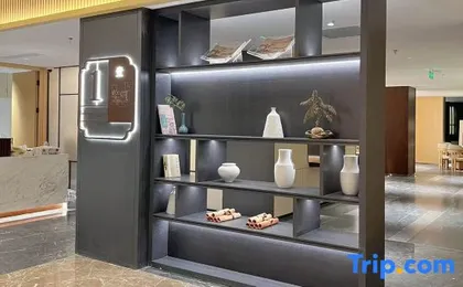 Jianguo Puyin Hotel (Shanghai Railway Station Zhongxing Road Subway Station Branch)