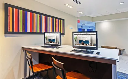 Holiday Inn Express & Suites Tulsa South - Woodland Hills