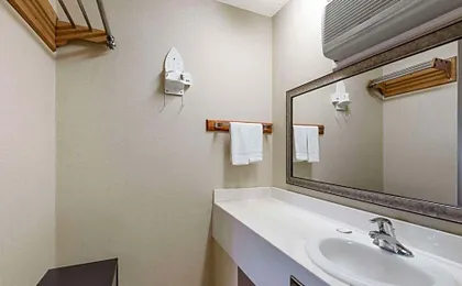 Howard Johnson by Wyndham Hartford South - Rocky Hill