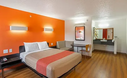 Motel 6-Grand Prairie, TX - Near Six Flags Drive