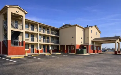 Springplace Inn & Suites
