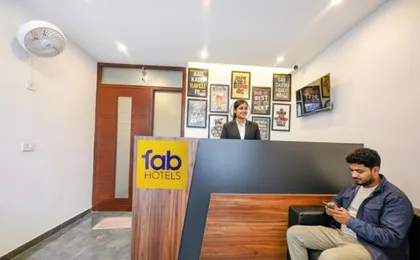 Fabhotel Sparkling - Nr Yashobhoomi Convention Centre