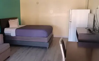Sunrise Inn & Suites