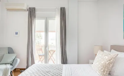 Romantic Love-Nest Studio Near Acropolis & Metro