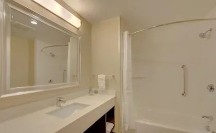 Best Western Hampshire Inn & Suites