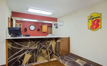 Super 8 By Wyndham Charles City