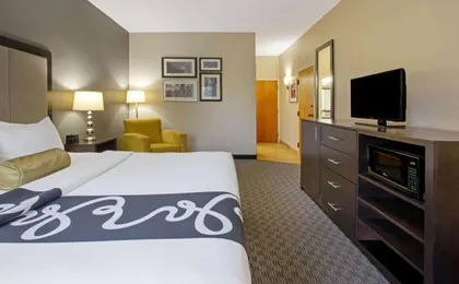 La Quinta Inn & Suites Detroit Metro Airport