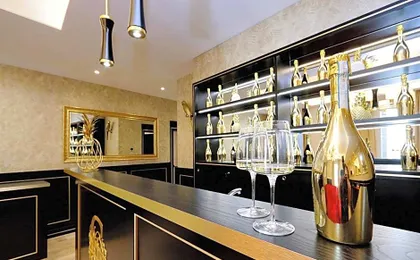 Spanish Diamond Luxury Suites & Jacuzzi
