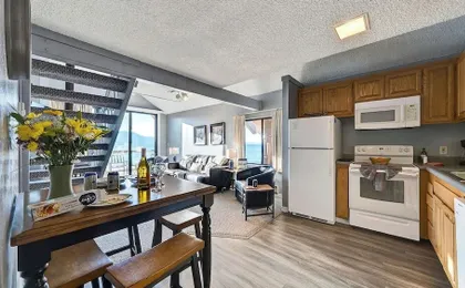 Beach Front Perch by Avantstay Lakefront Condo + Views + Near Dining and Skiing