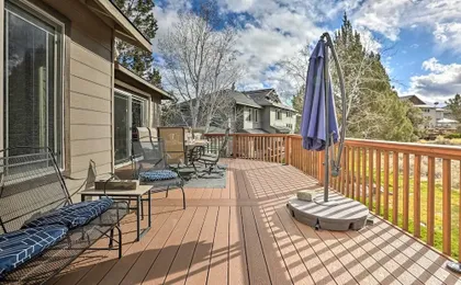 Idyllic Redmond Townhome w/ Furnished Deck!