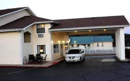 Whispering Hills Inn