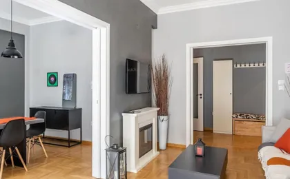 Downtown Charm Stylish Apartment