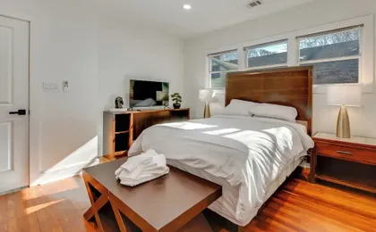 < 4 Mi to Mercedes-benz: Modern West End ATL Stay