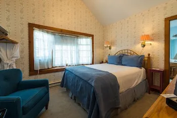 Hanover House at the Twin Oaks Inn