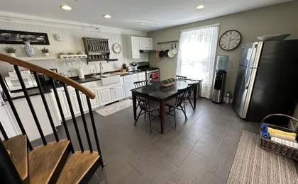 Large & Unique Two Bedroom Apartment Downtown #17 2 Apts