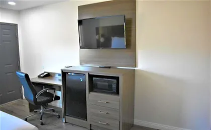 Signature Anaheim Maingate