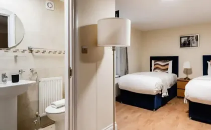Warm Apartments in Queensway