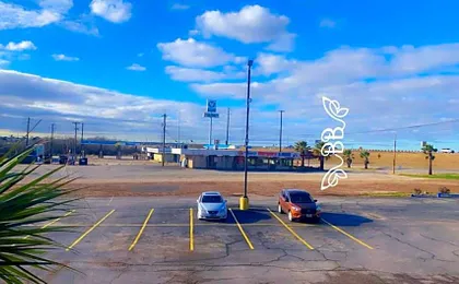 Days Inn & Suites by Wyndham Braunig Lake
