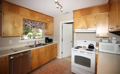 13 Sandpiper Street - 3 Br home by RedAwning