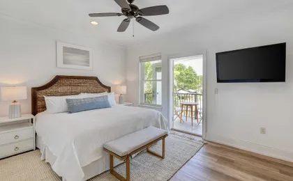Sleeps 20, Private Pool, Putting Green, Walk to Beach Vitamin Sea by Avantstay