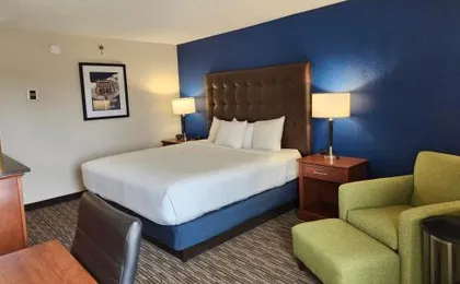 Heritage Inn & Suites St Louis Fenton, Trademark by Wyndham