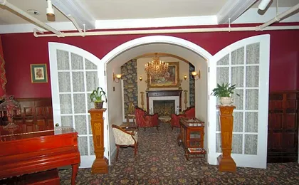 Queen Anne Hotel