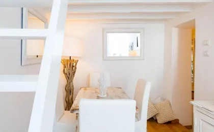 Pantheon Luxury Gold Apartment