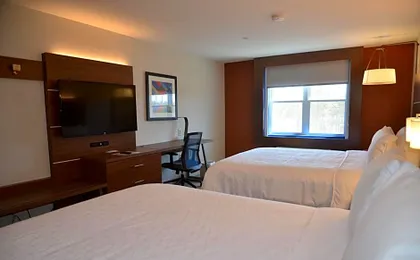 Holiday Inn Express & Suites Rochester by IHG